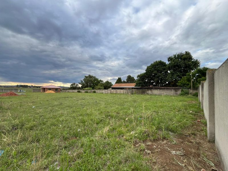 Prime Vacant Land in an Exclusive Up-and-Coming Development! - Photo 3
