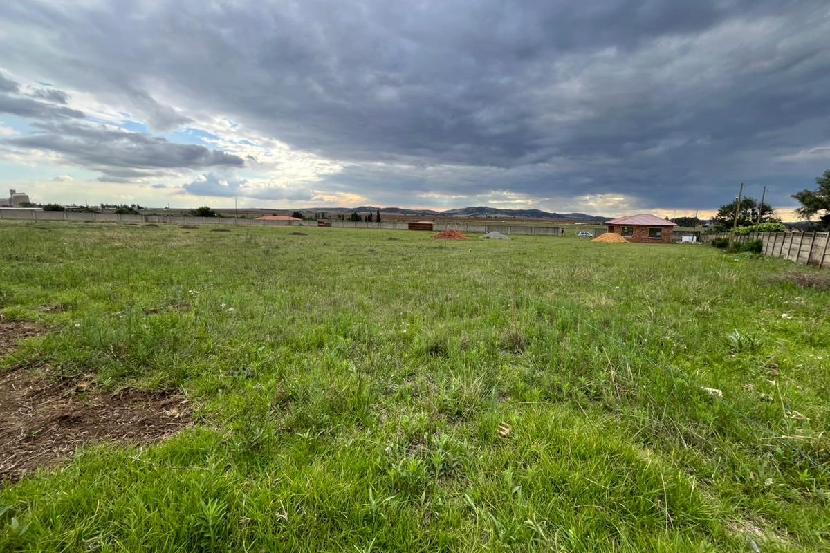 Prime Vacant Land in an Exclusive Up-and-Coming Development! - Photo 4