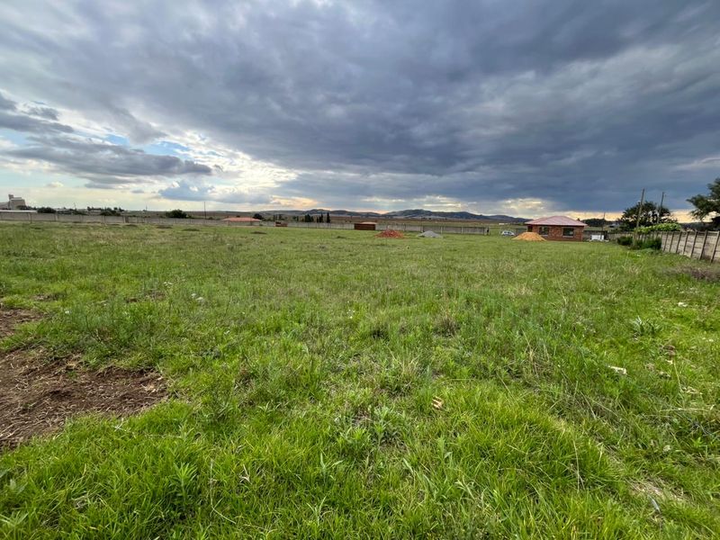 Prime Vacant Land in an Exclusive Up-and-Coming Development! - Photo 4