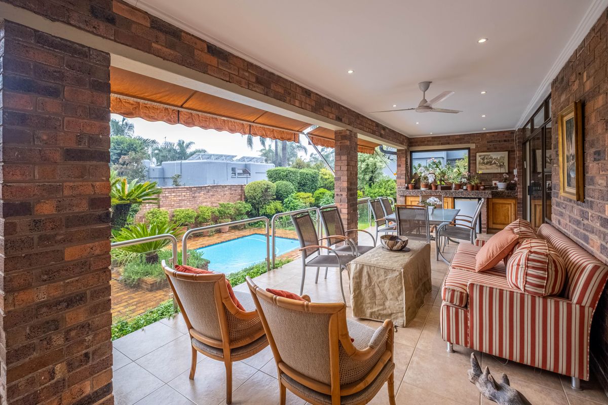 Executive Family Living in Secure Bedford Park Estate - Photo 4