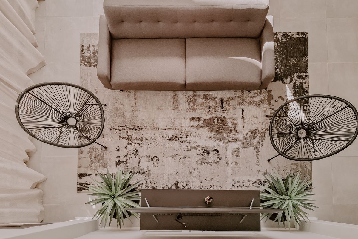 A unique, contemporary home ideal for young professionals or small families who value space. - Photo 3