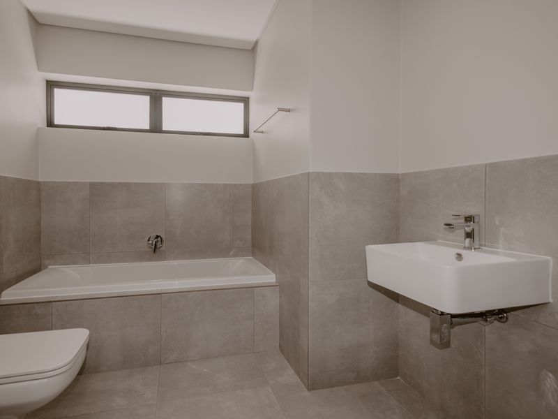 A unique, contemporary home ideal for young professionals or small families who value space. - Photo 9