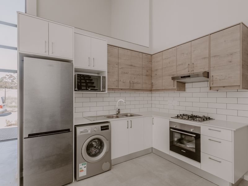 A unique, contemporary home ideal for young professionals or small families who value space. - Photo 7