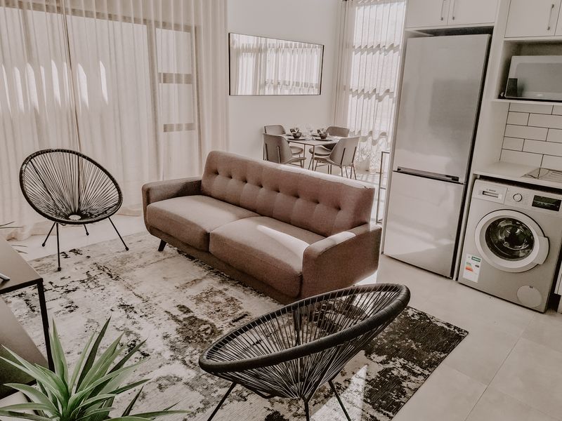 A unique, contemporary home ideal for young professionals or small families who value space. - Photo 5