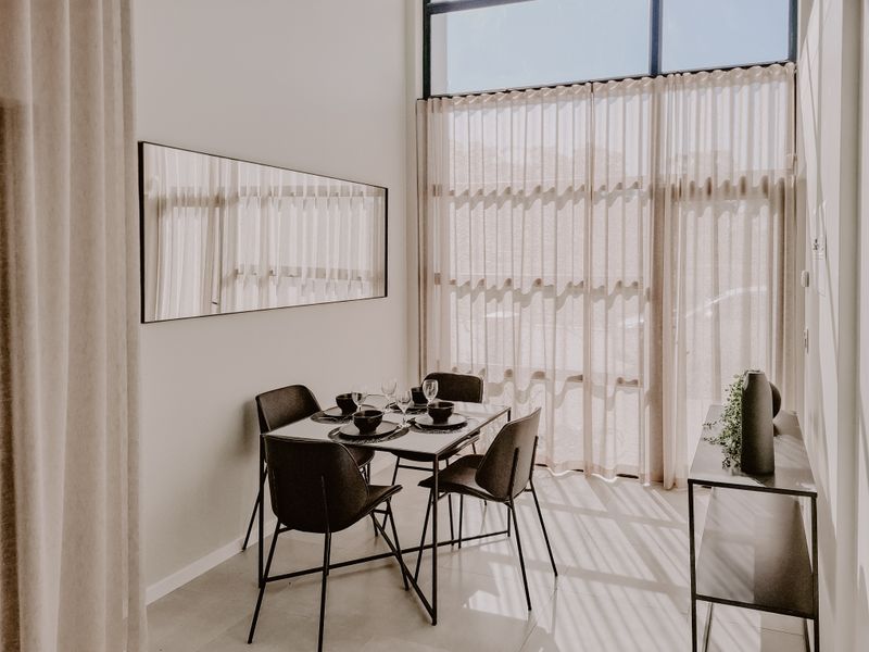 A unique, contemporary home ideal for young professionals or small families who value space. - Photo 6