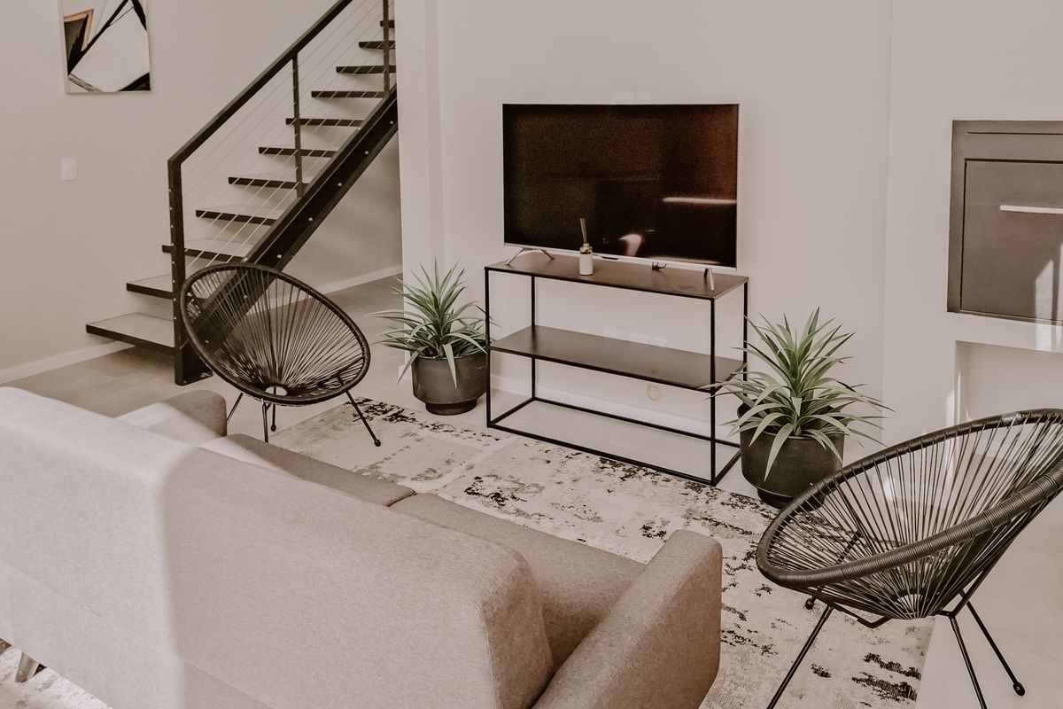 A unique, contemporary home ideal for young professionals or small families who value space. - Photo 2