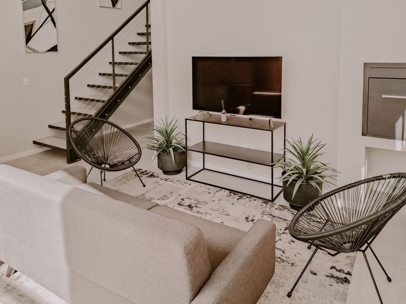 A unique, contemporary home ideal for young professionals or small families who value space. - Photo 2