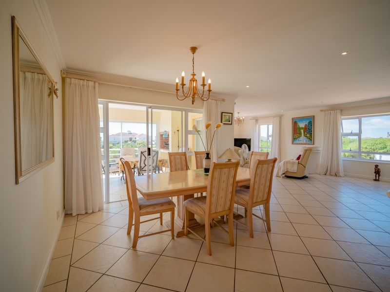 Spacious north facing home with a view. - Photo 10