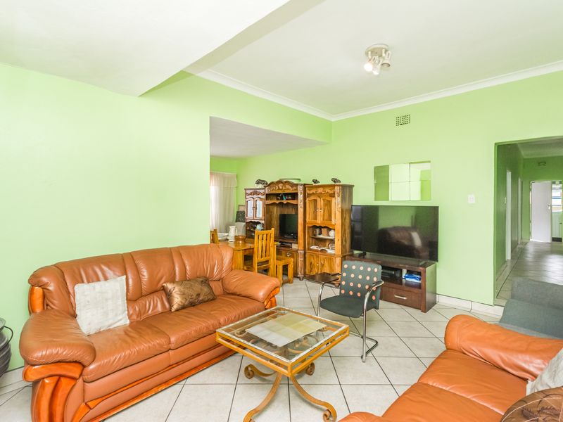 Investment Opportunity – 3-Bedroom Home With Income-Generating Outside Rooms - Photo 4