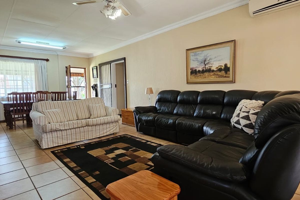 4 bedroom with study for sale! - Photo 3