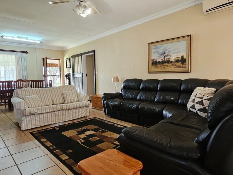 4 bedroom with study for sale! - Photo 3