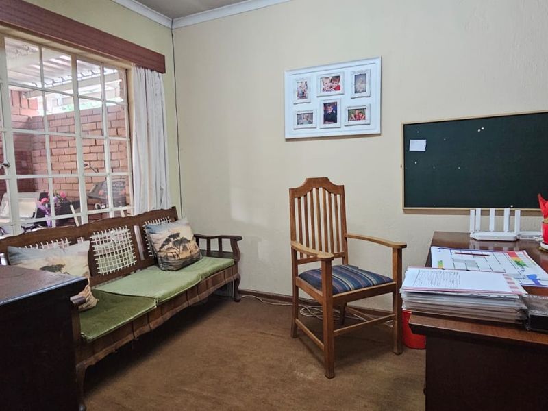 4 bedroom with study for sale! - Photo 10