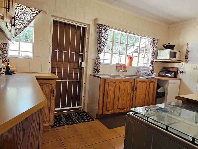 4 bedroom with study for sale! - Photo 8