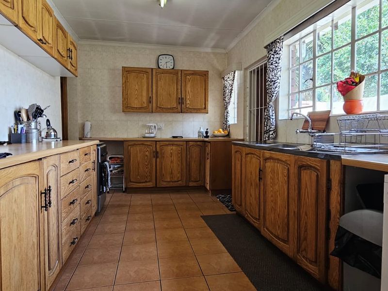 4 bedroom with study for sale! - Photo 7