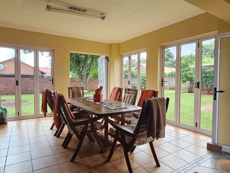 4 bedroom with study for sale! - Photo 6