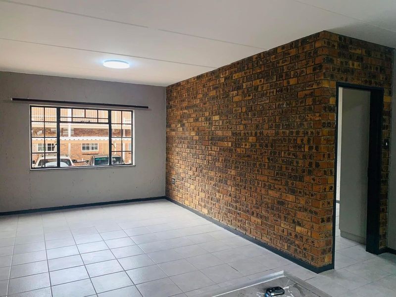 Cozy and Inviting 1 Bedroom Apartment  For  Sale Perfect For First Time Buyers Or Investors - Photo 7
