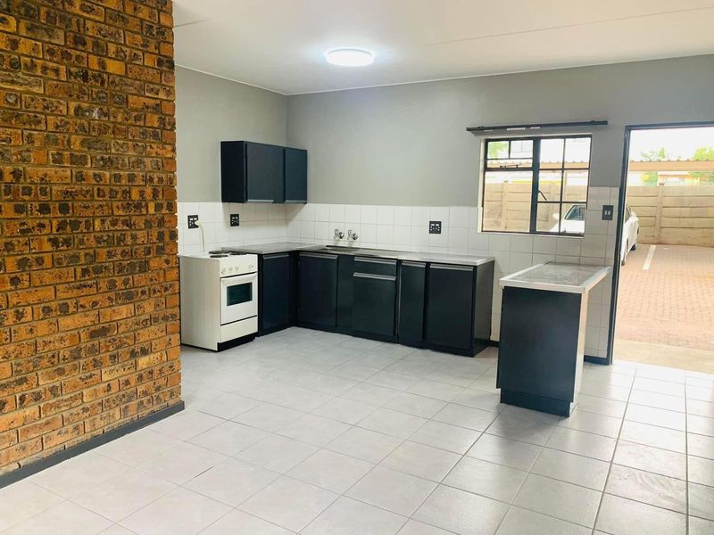 Cozy and Inviting 1 Bedroom Apartment  For  Sale Perfect For First Time Buyers Or Investors - Photo 3