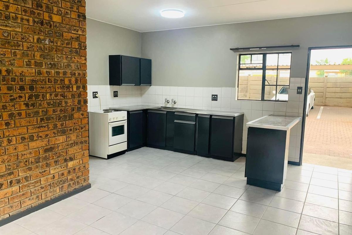 Cozy and Inviting 1 Bedroom Apartment  For  Sale Perfect For First Time Buyers Or Investors - Photo 3