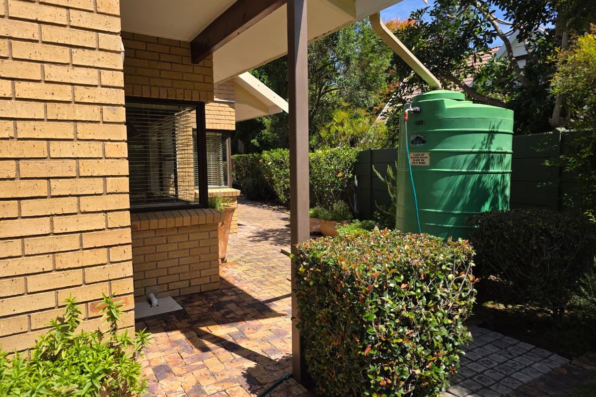 Discover Exceptional Living – North-Facing Family Home With Mountain Views - Photo 4