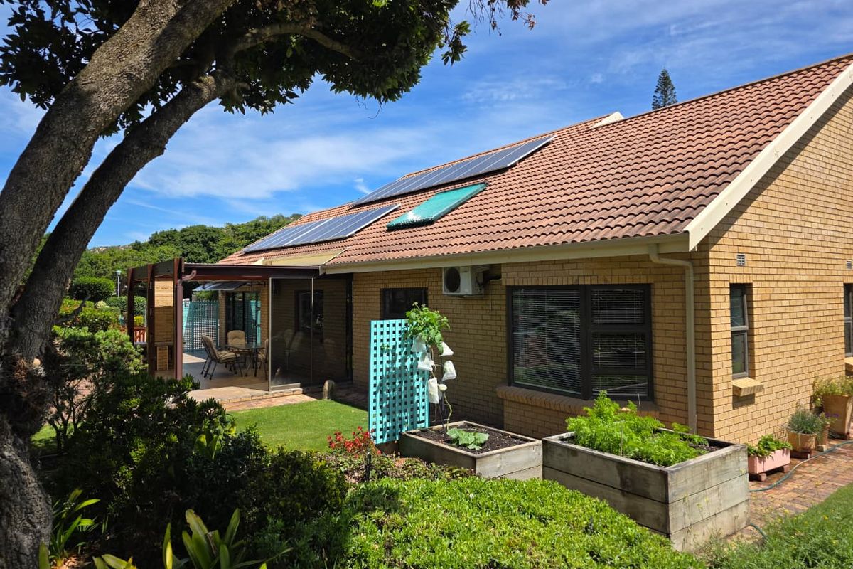 Discover Exceptional Living – North-Facing Family Home With Mountain Views - Photo 3