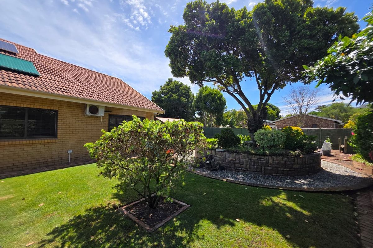 Discover Exceptional Living – North-Facing Family Home With Mountain Views - Photo 5