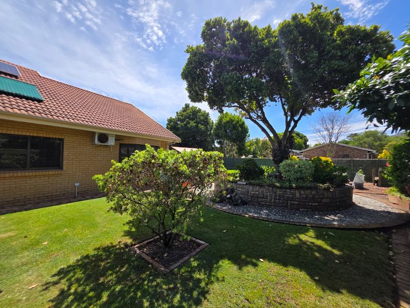 Discover Exceptional Living – North-Facing Family Home With Mountain Views - Photo 5