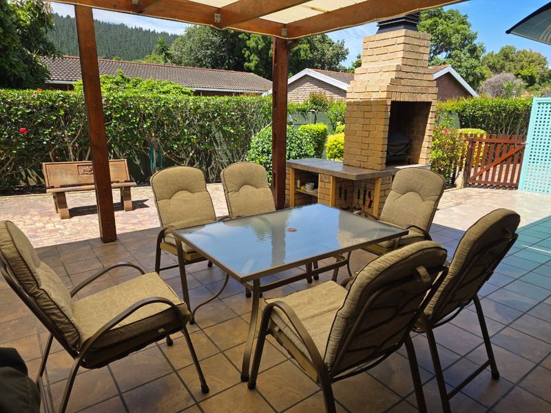 Discover Exceptional Living – North-Facing Family Home With Mountain Views - Photo 10