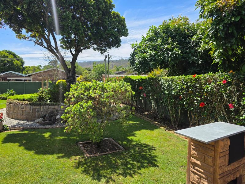 Discover Exceptional Living – North-Facing Family Home With Mountain Views - Photo 9