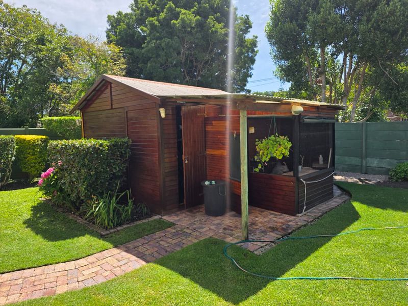 Discover Exceptional Living – North-Facing Family Home With Mountain Views - Photo 8