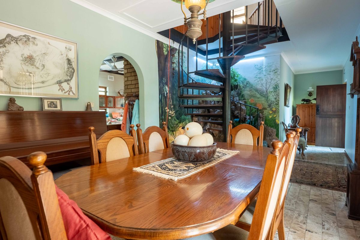 Coastal Dream Living in Widenham – Space, Character & Endless Possibilities - Photo 4