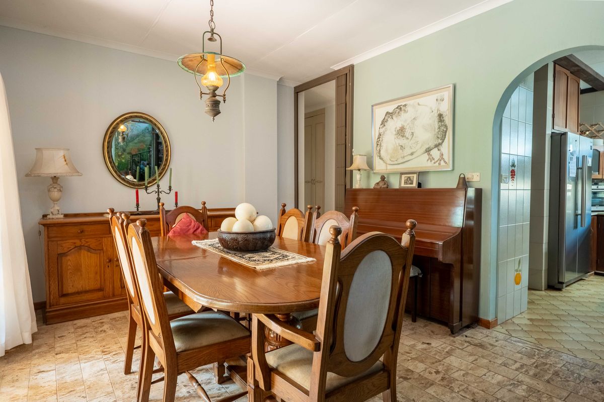 Coastal Dream Living in Widenham – Space, Character & Endless Possibilities - Photo 5