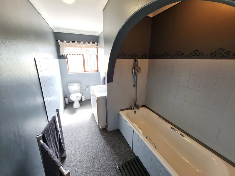 Established Family Home with Abundant Investor Appeal in Jeffreys Bay - Photo 10