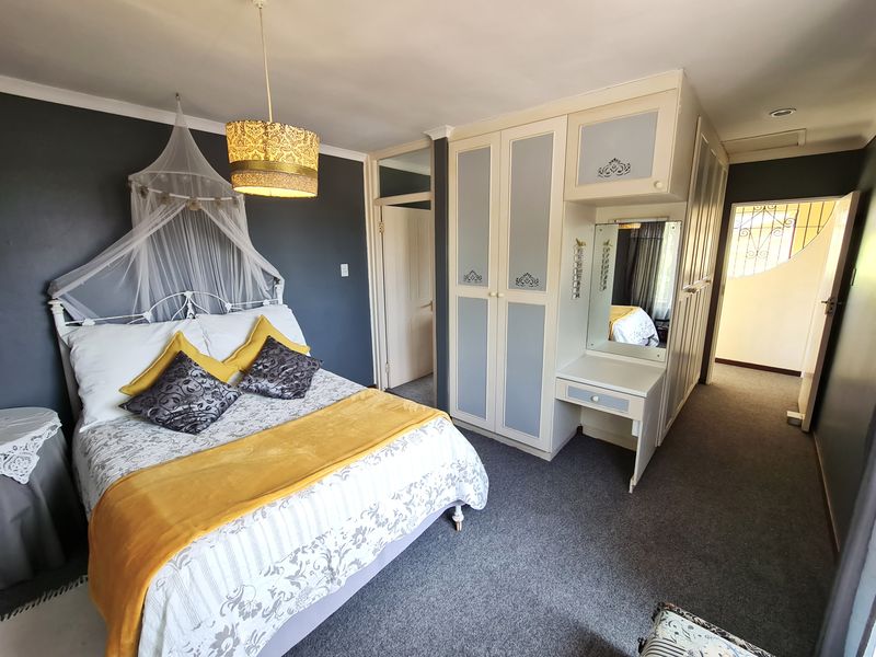 Established Family Home with Abundant Investor Appeal in Jeffreys Bay - Photo 9