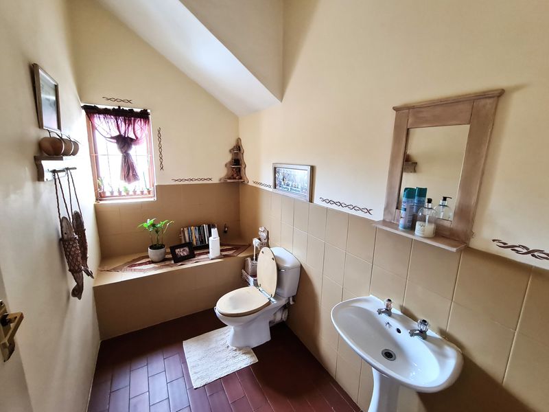 Established Family Home with Abundant Investor Appeal in Jeffreys Bay - Photo 7