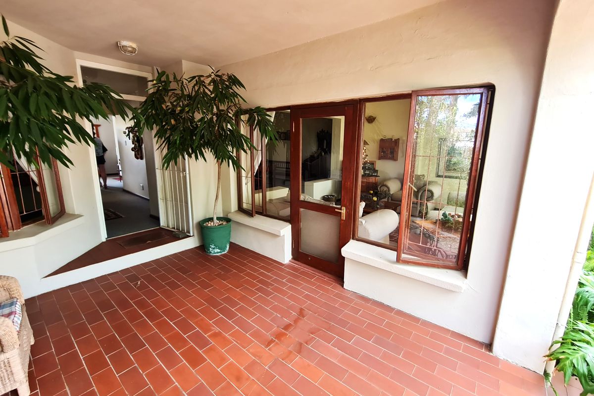 Established Family Home with Abundant Investor Appeal in Jeffreys Bay - Photo 3