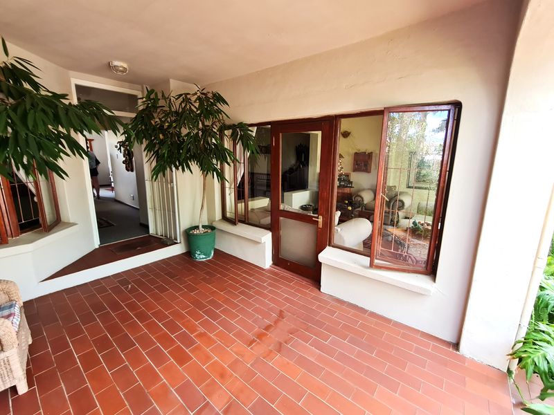 Established Family Home with Abundant Investor Appeal in Jeffreys Bay - Photo 3
