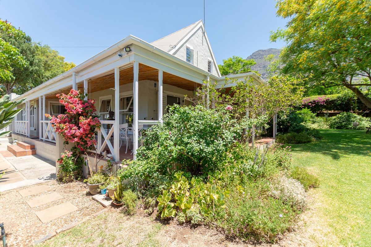 A Lush, Character-Filled Retreat in the Heart of Riebeek-Wes - Photo 2