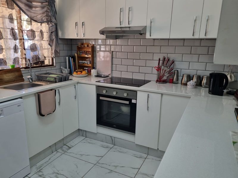 This property offers a fantastic two-for-one opportunity! - Photo 7