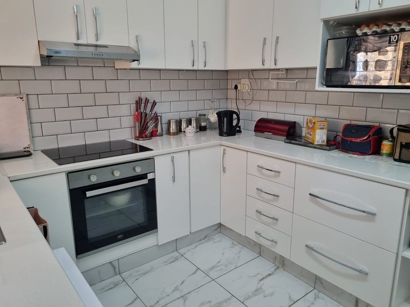 This property offers a fantastic two-for-one opportunity! - Photo 6