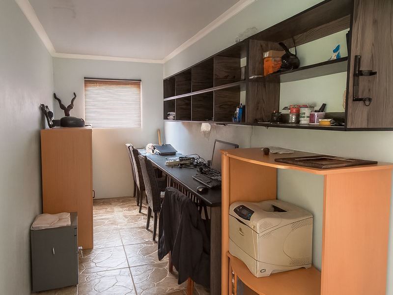 Live Your New Dream In Sweet Surrounds! - Photo 4