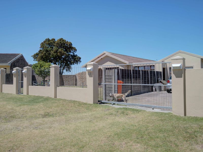 3 Bedroom house with flatlet and pool - Photo 3