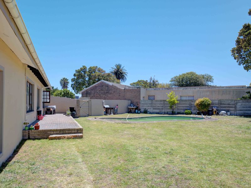 3 Bedroom house with flatlet and pool - Photo 8