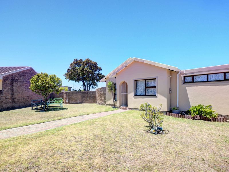 3 Bedroom house with flatlet and pool - Photo 4