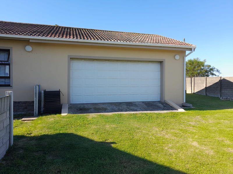 3 Bedroom house with flatlet and pool - Photo 6