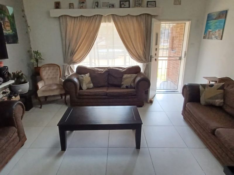 Excellent Buy on a Large Stand with big Flat – Evander - Photo 8