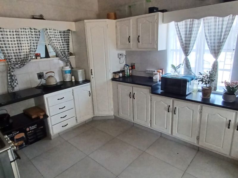 Excellent Buy on a Large Stand with big Flat – Evander - Photo 2