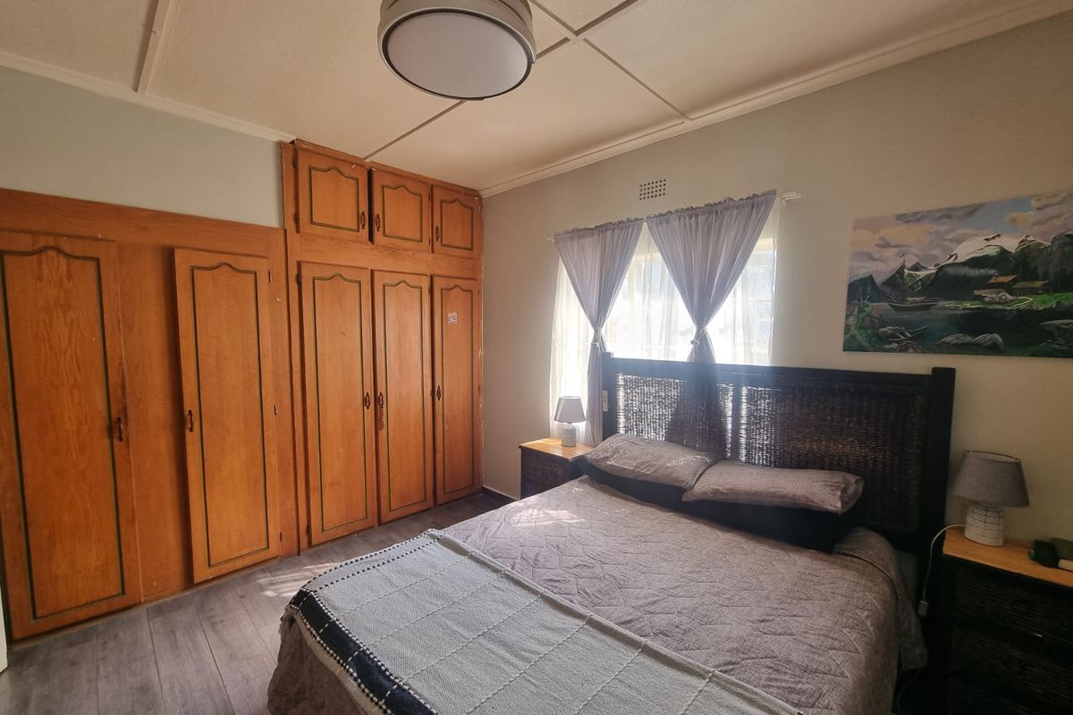 Excellent Buy on a Large Stand with big Flat – Evander - Photo 5