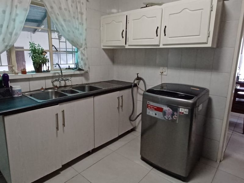 Excellent Buy on a Large Stand with big Flat – Evander - Photo 3