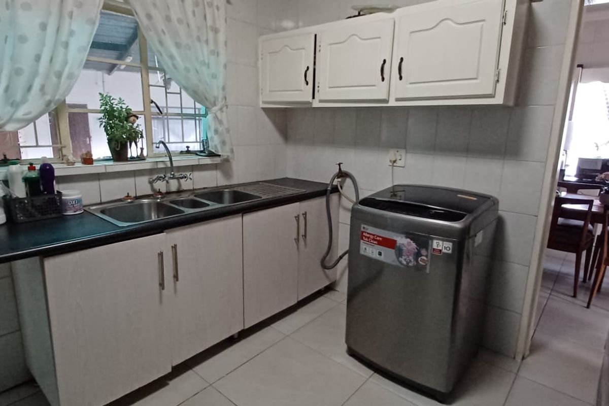 Excellent Buy on a Large Stand with big Flat – Evander - Photo 3