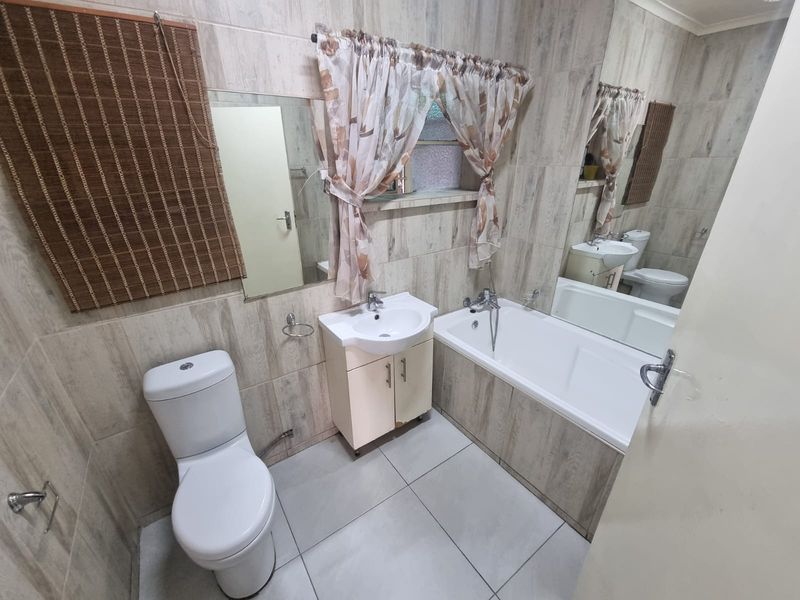 Excellent Buy on a Large Stand with big Flat – Evander - Photo 4